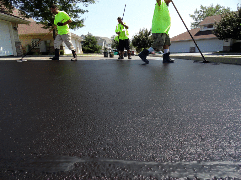 Smooth Asphalt Paving Specialists in Universal City 