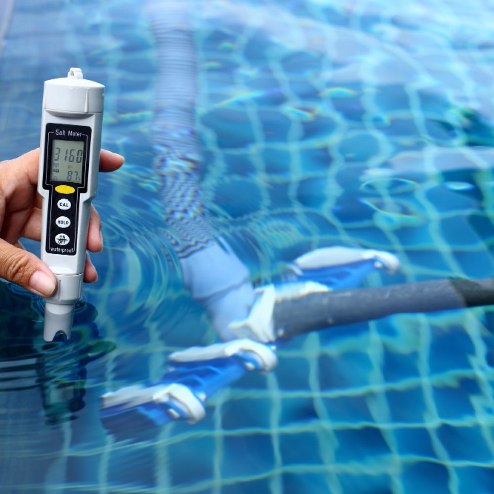 Checking-Chlorine-Levels-for-Pool-Safety