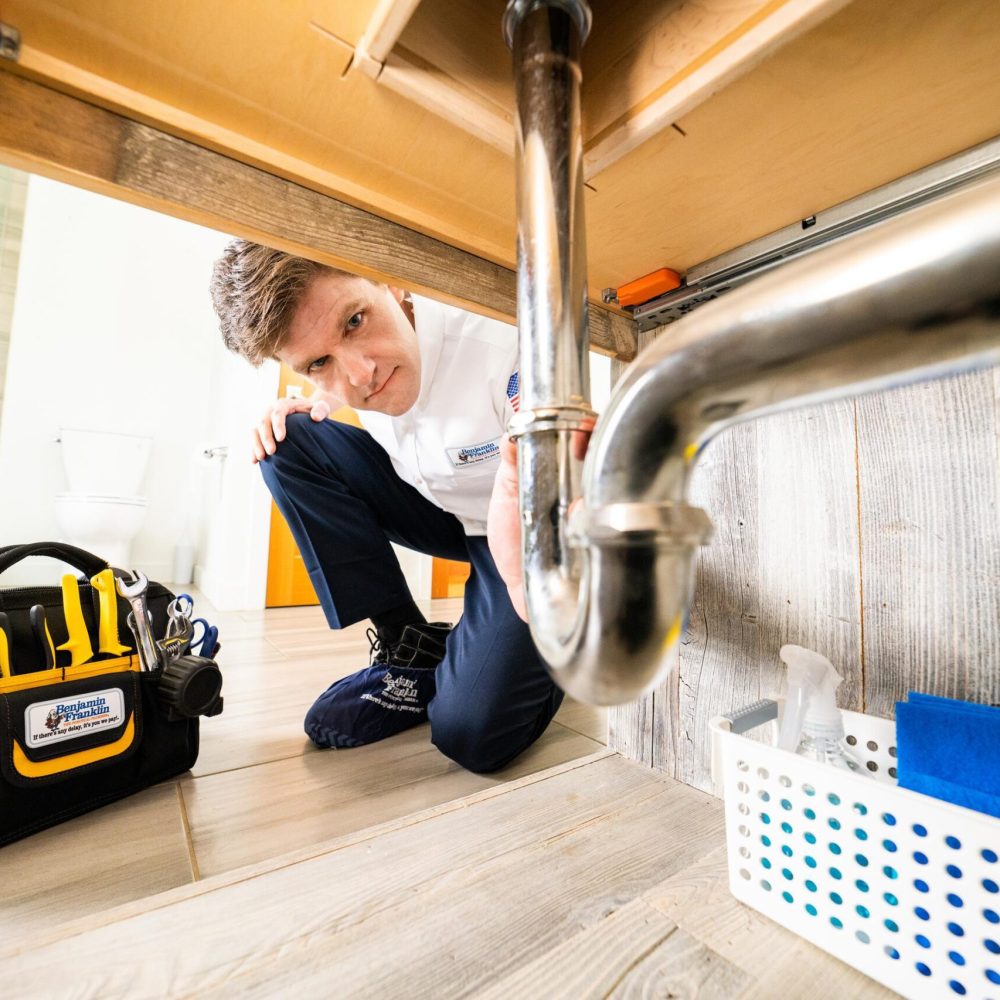 002_under_bathroom_sink_005161