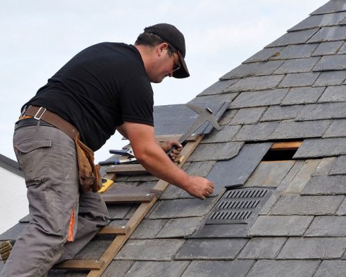 roofing-contractor-at-work