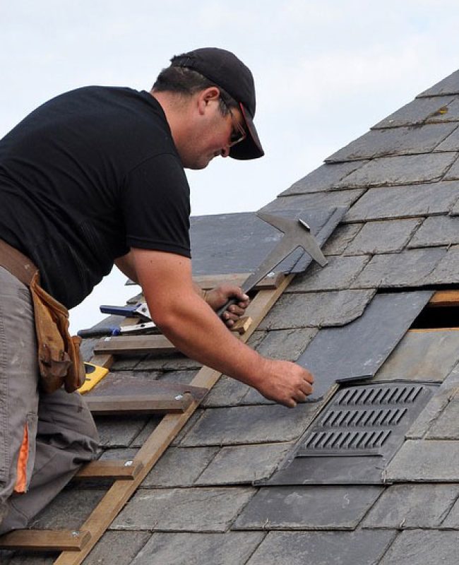 roofing-contractor-at-work