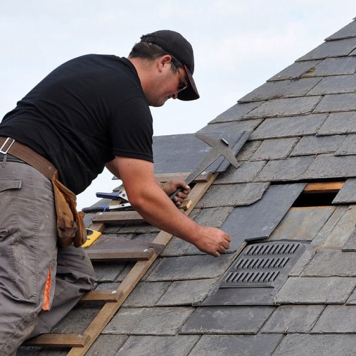 roofing-contractor-at-work