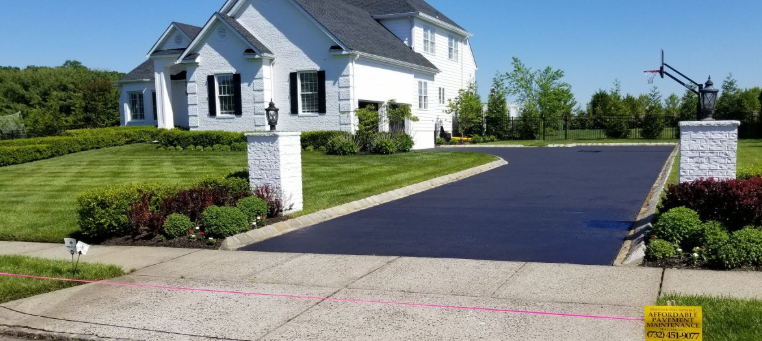 Residential Seal Coating Services in Lancaster, NY – 2025 Driveway Protection Guide